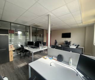 Bureau privé 22 m² 6 postes Coworking Rue Marcel Mérieux Lyon 69007 - photo 1